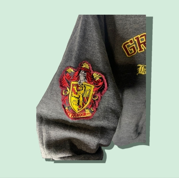 Harry Potter  Gryffindor Sweater Size L - Picture 5 of 6